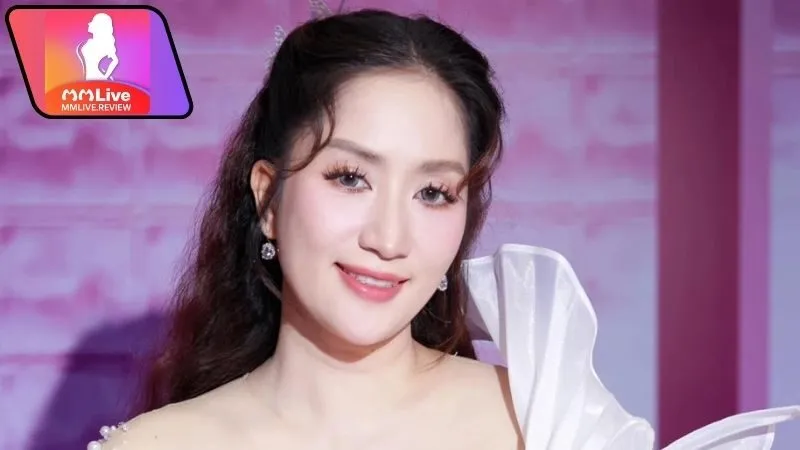 khanh-thi-la-ai